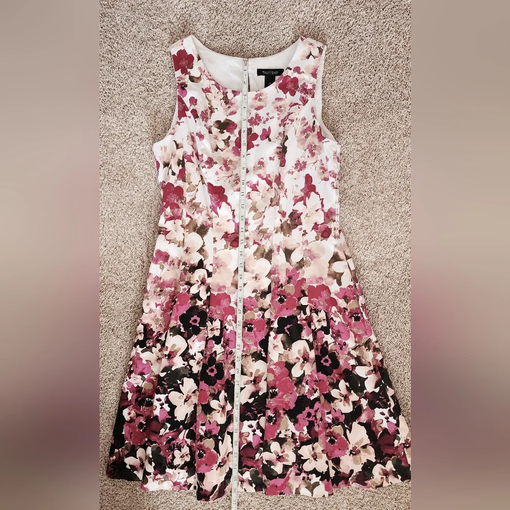 White House Black Market Floral Sleeveless Dress, lined & with pockets! - Picture 2 of 6